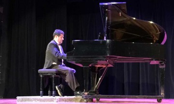 Rabindranath celebró 40 años en la música