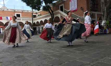 Muestran danzas francesas en Barrio del Artista