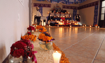 Dedican ofrenda a Manuela Yglesias y Amparo Espinosa