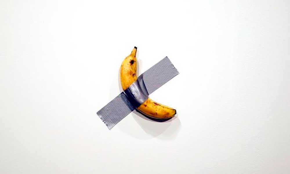 Compran plátano pegado a la pared por 2 mdp