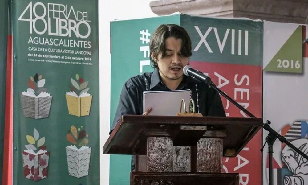 El poeta Luis Flores Romero ganó el Concurso Nacional de Poesía Enriqueta Ochoa.