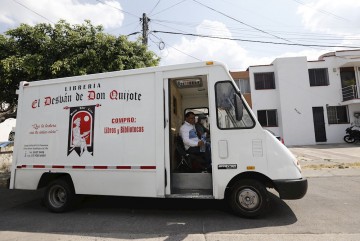 Librería móvil recorre Guadalajara