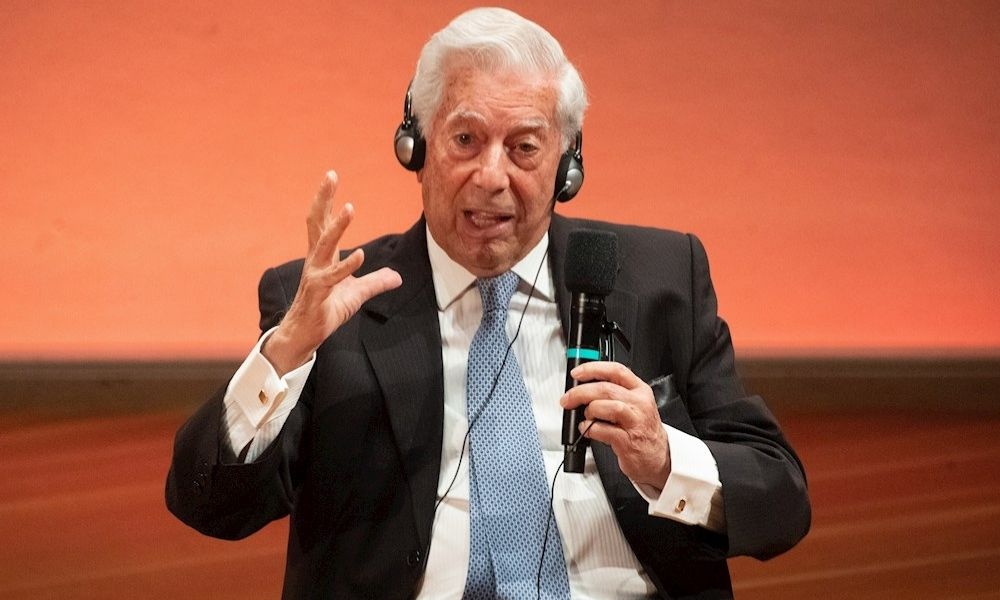 Vargas Llosa evoca en Berlín el poder de la literatura en la pandemia