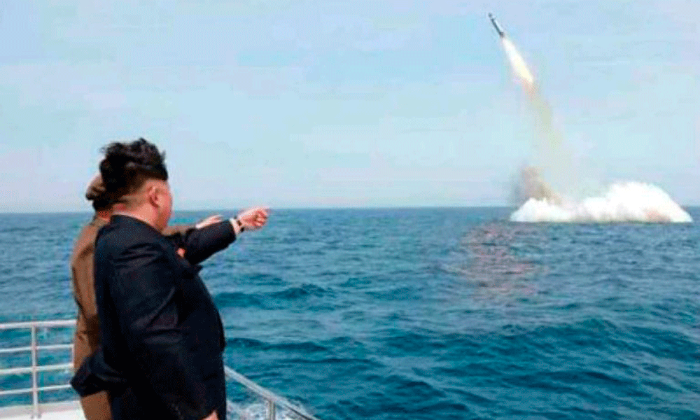 Corea del Norte dispara tres misiles al Mar de Japón