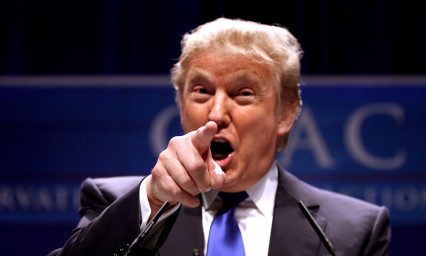 Renuncia Trump a su salario como presidente de EU