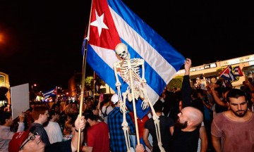 Exiliados de Cuba celebran fallecimiento de Fidel Castro
