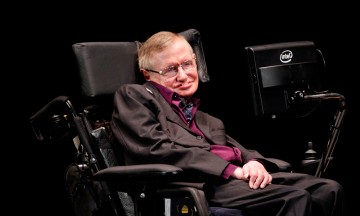 Hospitalizan a Stephen Hawking en Roma