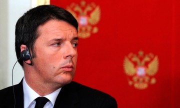 Dimite Renzi como premier de Italia