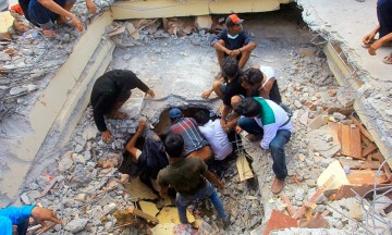 Reportan 97 muertes por sismo en Indonesia