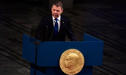  Juan Manuel Santos recibe Nobel de la Paz; lo dedica a Colombia