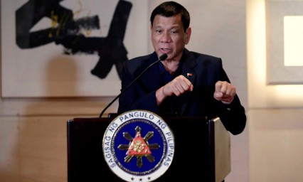 Presidente de Filipinas acepta matar a personas; podr&iacute;a ser destituido