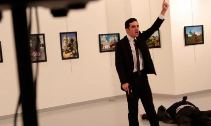 Muere el embajador ruso tras atentado