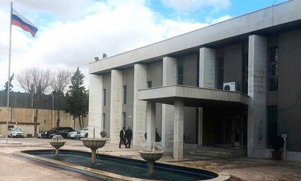 Lanzan doble ataque a embajada de Rusia en Siria