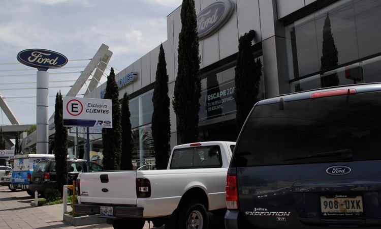 Abandona Ford inversión de 1600 mdd en México