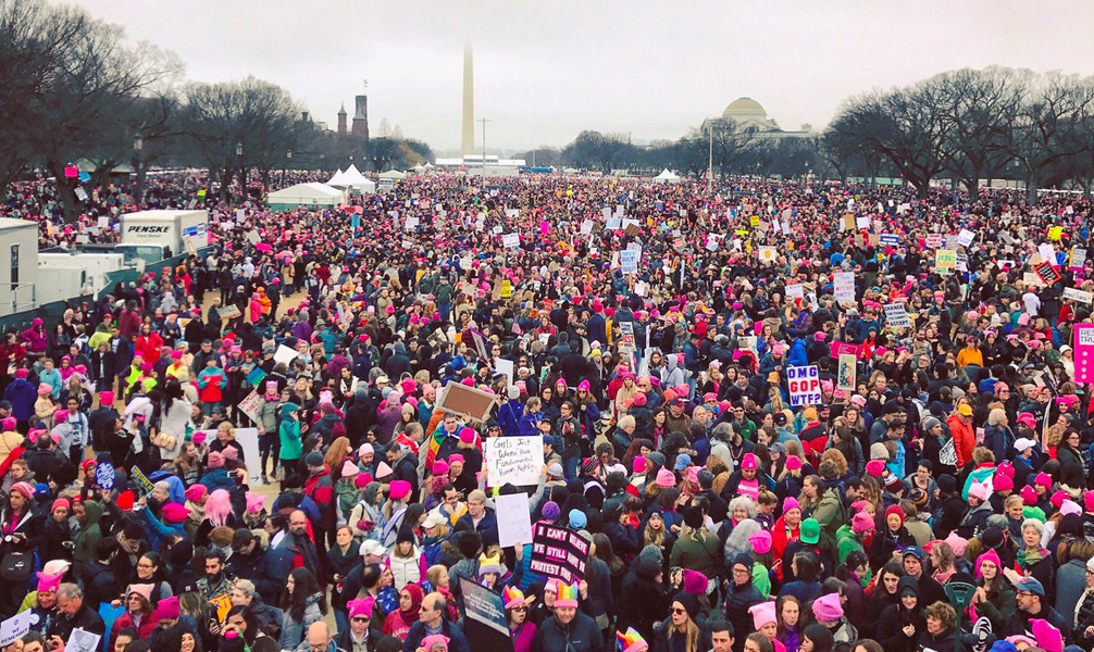 Protestan mujeres de todo el mundo contra Trump