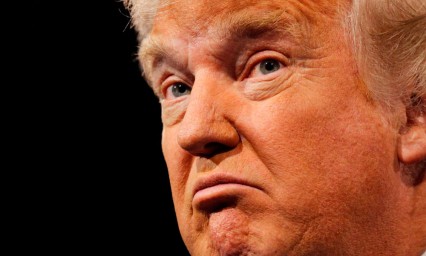 Califica Trump de rid&iacute;cula suspensi&oacute;n del veto migratorio