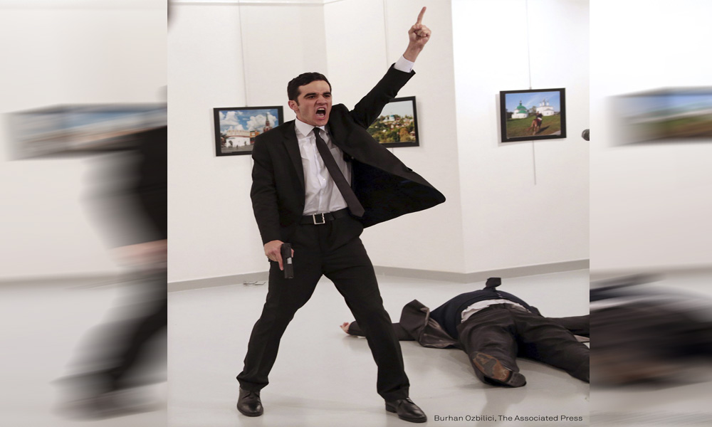 Dan el World Press Photo a imagen del asesino de embajador ruso en Turquía