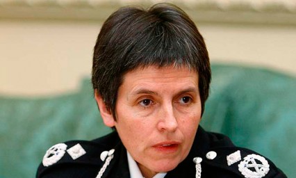 Asume mujer mando de Scotland Yard