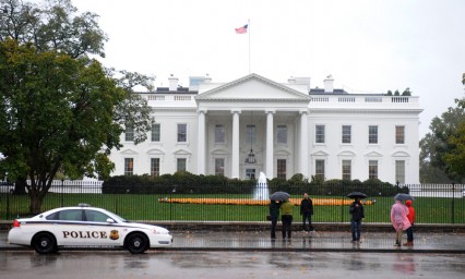 Arrestan a hombre que cruz&oacute; zona de seguridad de la Casa Blanca