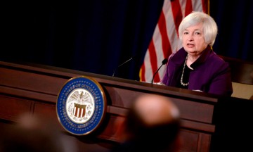 Eleva Fed los tipos de inter&eacute;s al 1 por ciento