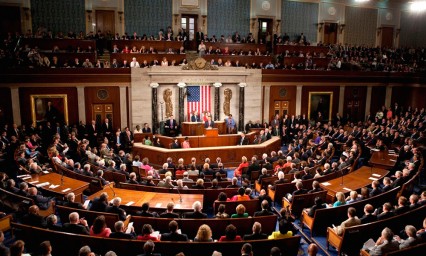 Proponen senadores de EU frenar muro de Trump con M&eacute;xico