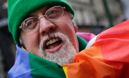 Muere Gilbert Baker, creador de la bandera arco&iacute;ris