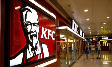 Dejar&aacute; KFC de servir pollo con antibi&oacute;ticos