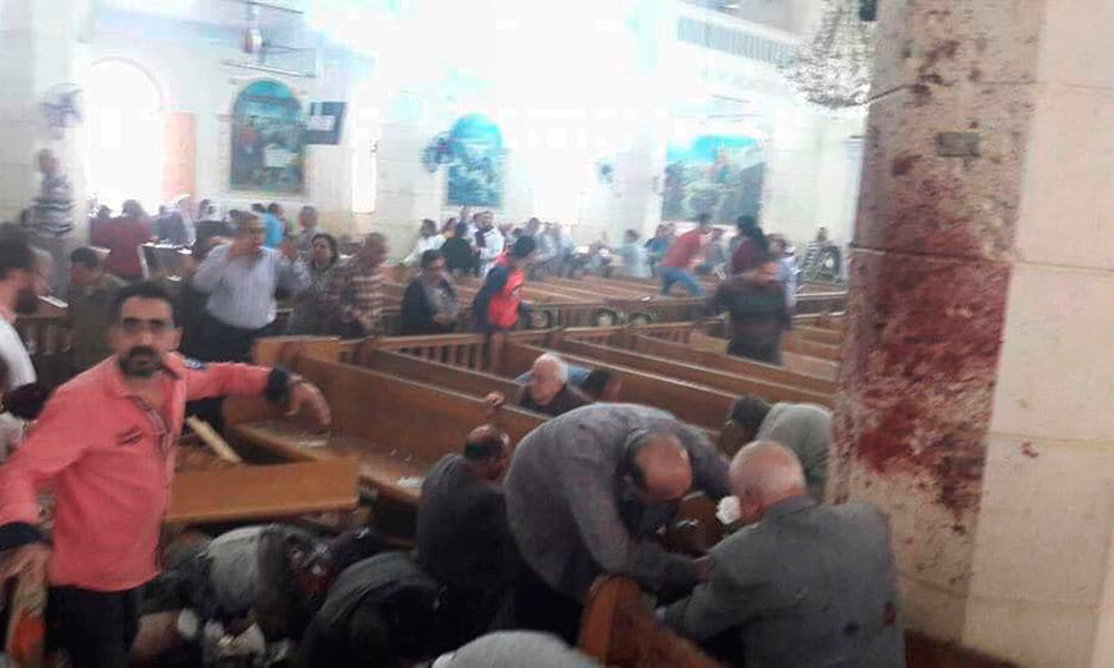 Matan bombas a 43 cristianos en Egipto