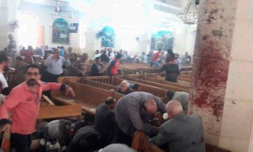 Matan bombas a 43 cristianos en Egipto