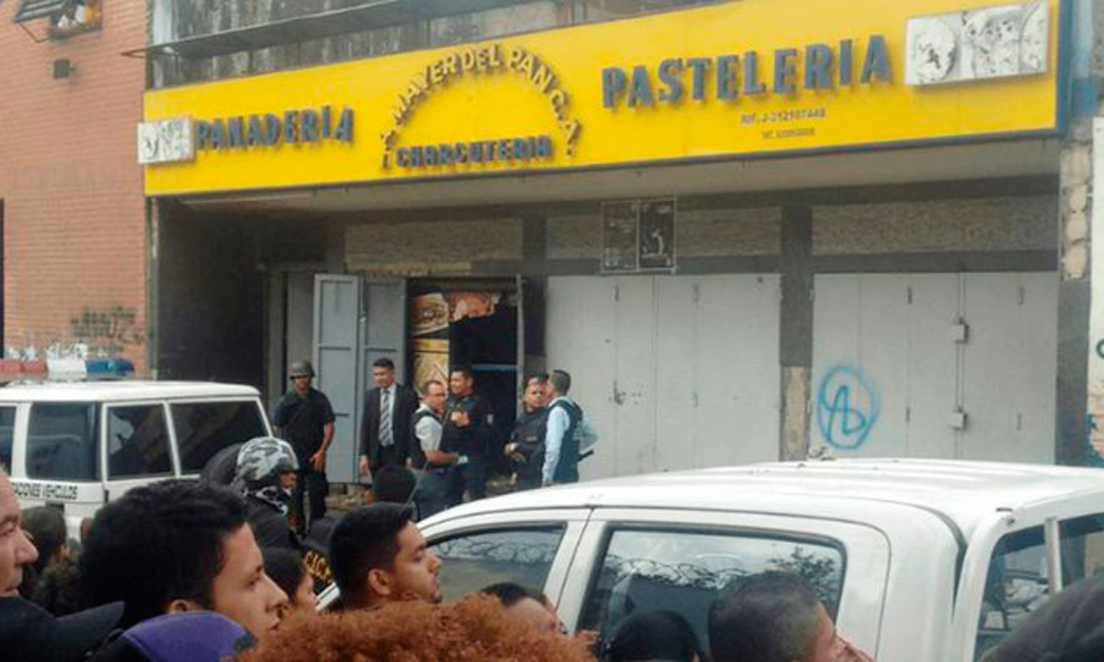 Mueren diez personas en saqueo a panadería en Caracas  