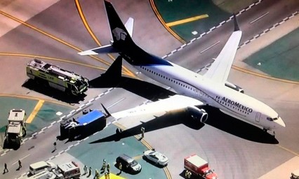 Avi&oacute;n de Aerom&eacute;xico golpea a cami&oacute;n en aeropuerto de LA