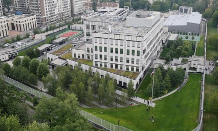 Lanzan explosivo en embajada de EU en Ucrania