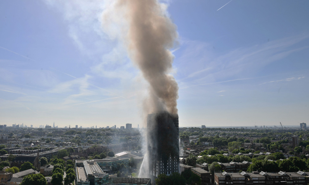 Mueren 12 personas por incendio en torre de Londres