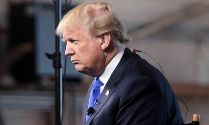 Trump, investigado por obstruir a la justicia, revela diario