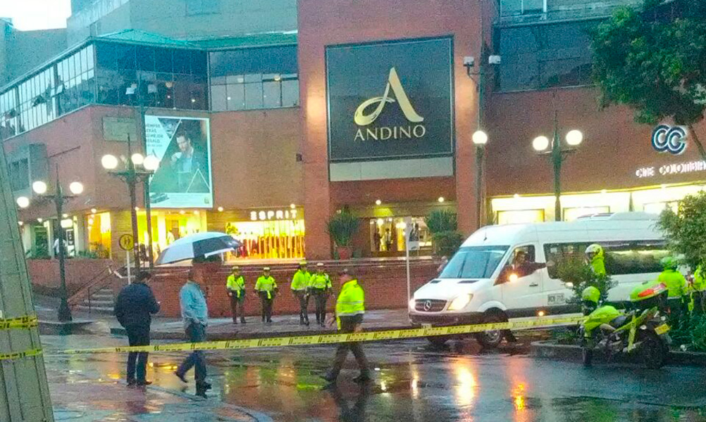 Deja muertos y heridos explosión en centro comercial de Bogotá