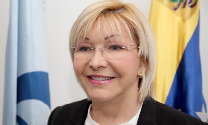 Proh&iacute;be tribunal supremo a fiscal salir de Venezuela