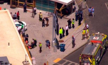 Un taxi embiste a diez personas en Boston