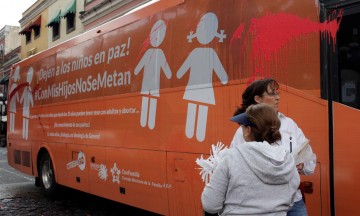 Repudian en Chile llegada del &ldquo;Autob&uacute;s de la Libertad&rdquo;