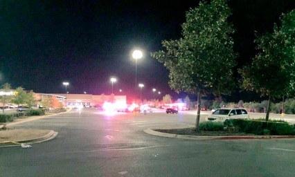 Recatan 30 migrantes encerrados en un remolque en Texas