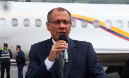 Destituyen de funciones a vicepresidente de Ecuador