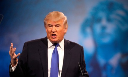 Empresarios de EU se alejan de Trump