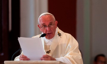 Papa Francisco reza por v&iacute;ctimas en M&eacute;xico