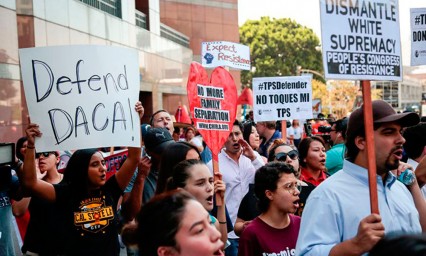 Demanda universidad al gobierno de Trump por derogar DACA