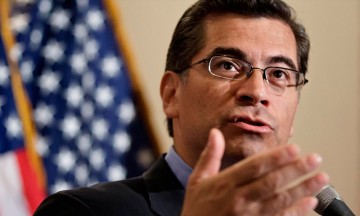 California demanda a Trump por revocaci&oacute;n del DACA