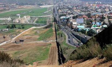 Demanda California a Trump por muro fronterizo