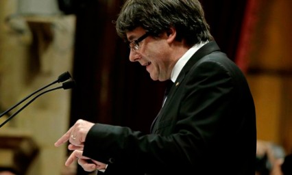 L&iacute;der catal&aacute;n pide suspender declaratoria de independencia