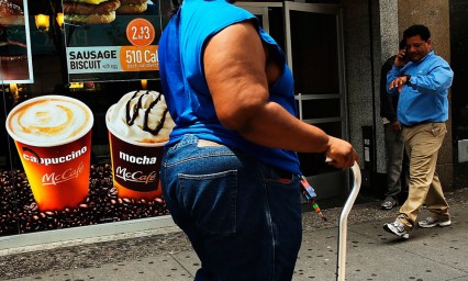 Ni&ntilde;a muere asfixiada; mujer de 147 kilos se sienta sobre ella