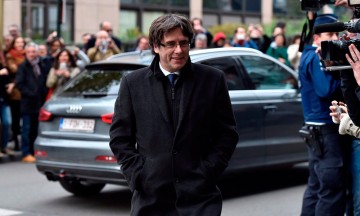 Puigdemont y exconsejeros se entregan a la polic&iacute;a belga