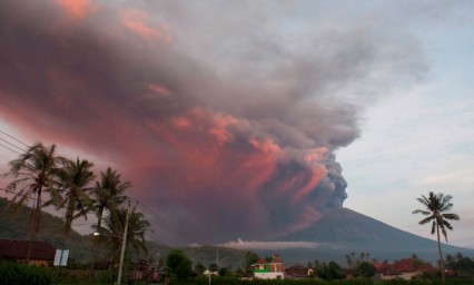 Alertan por volc&aacute;n Agung en Bali