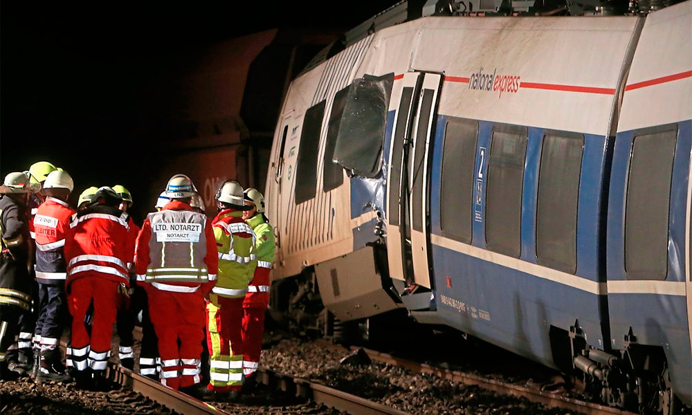 Choque de trenes en Alemania deja decenas de heridos